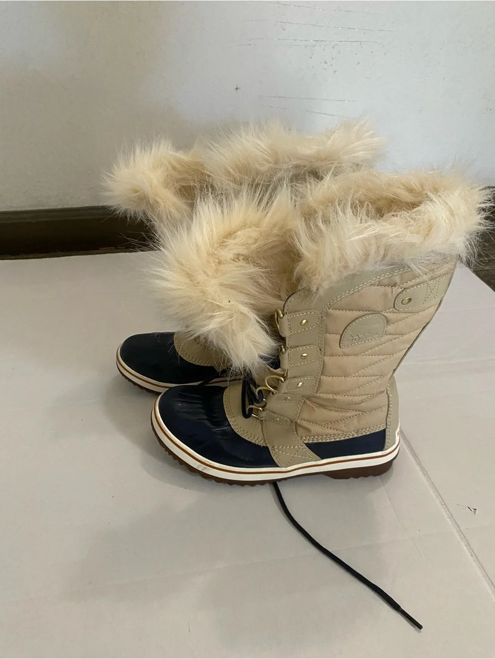 Sorel Women’s Faux-Fur Trim Beige & Black Winter Boots Size 8